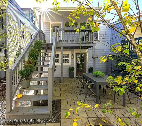 238 Allen St, Hudson, NY 12534
