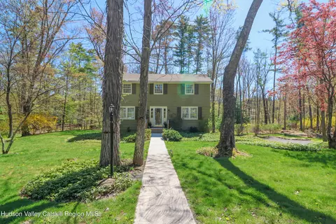 115 Nissen Ct, West Hurley, NY 12491