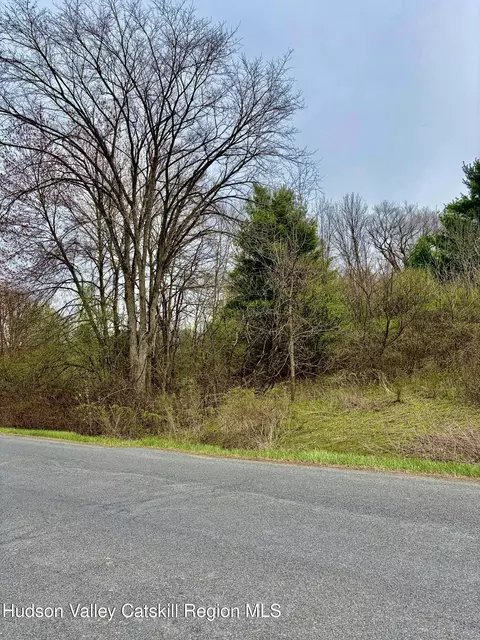 4 Burden Lake Road # l37, East Greenbush, NY 12061