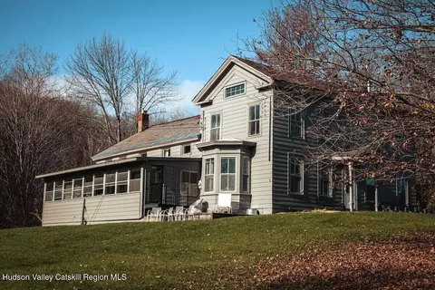 31 Mapletown Rd, Hoosick Falls, NY 12090