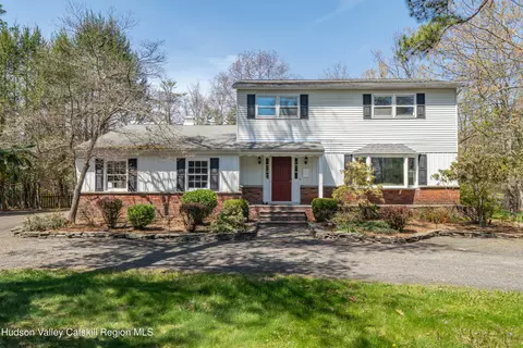 1 Stone Ridge Ct, Woodstock, NY 12498