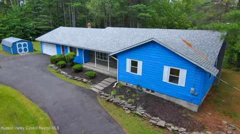 22 Elm Lane Ext, Greenville, NY 12083