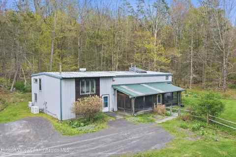 4 Ashley Ln, Woodstock, NY 12498