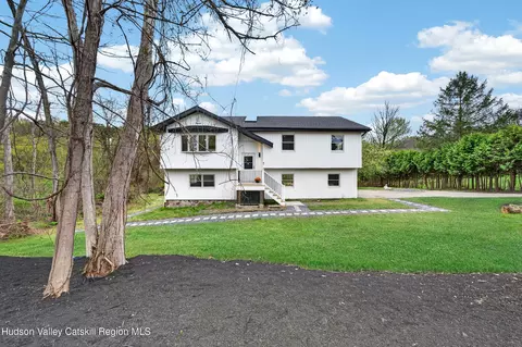192 Vineyard Ave, Highland, NY 12528
