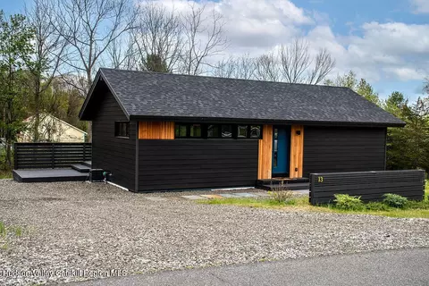 13 Regal Rd, Stockport, NY 12534