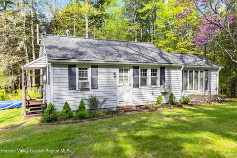 208 Canary Hill Rd, Hurley, NY 12443