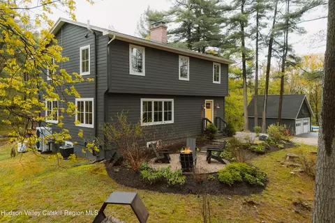 378 Browns Pond Rd, Staatsburg, NY 12580
