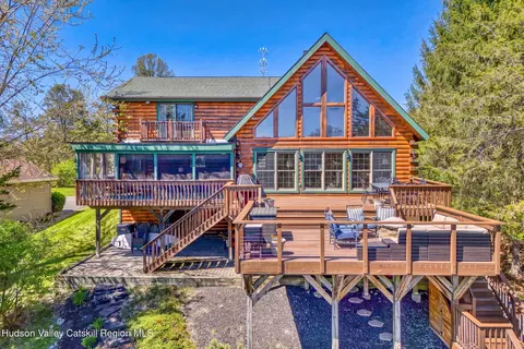 35 Dutchman Dr, Athens, NY 12015