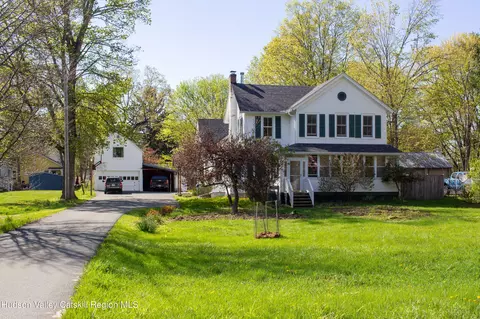 158 Hudson Ave, Chatham, NY 12037