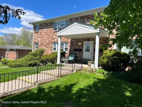136 N Chestnut St #16A, New Paltz, NY 12561