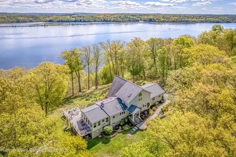 75 Turkey Point Dr, Saugerties, NY 12477