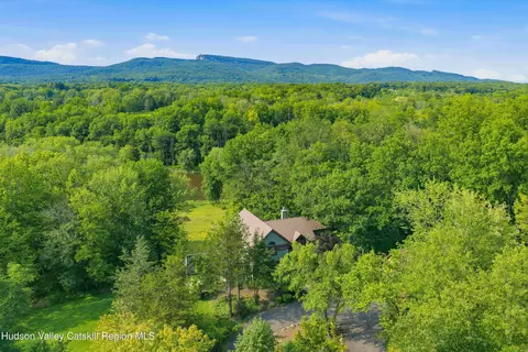 25 River Park Dr, New Paltz, NY 12561