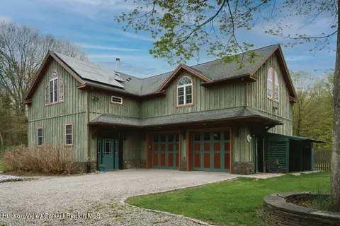 92 Fiddlers Bridge Rd, Staatsburg, NY 12580