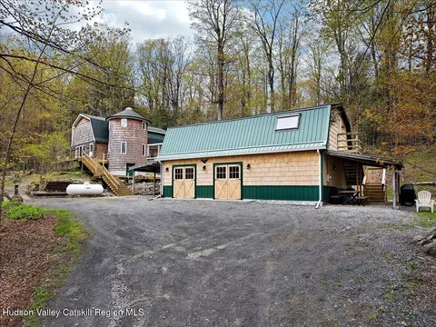 187 Lake Rd, Berne, NY 12023