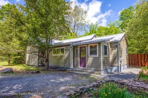 208 Tinker St, Woodstock, NY 12498