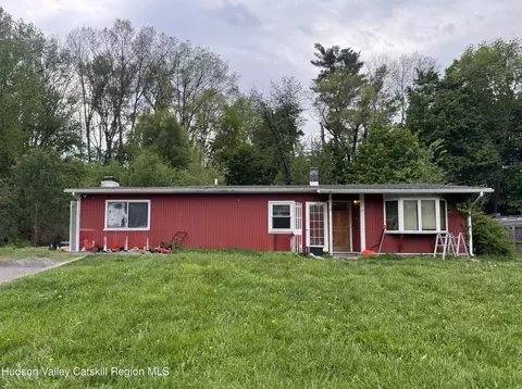 12 Park Cir, Mount Marion, NY 12456