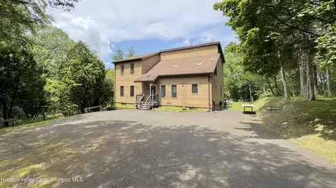 3223 Sleepy Hollow Rd, Athens, NY 12015