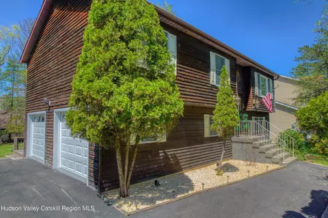 16 Appalachian Dr, Athens, NY 12015