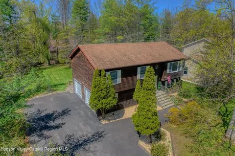 16 Appalachian Dr, Athens, NY 12015