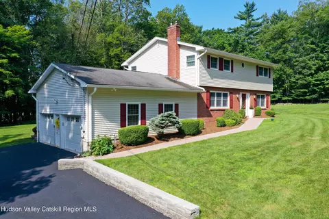 12 Oriole Dr, Woodstock, NY 12498