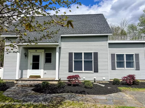 416 Whippoorwill Rd, Hillsdale, NY 12529