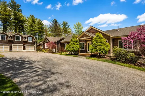25 Rockledge Rd, Canaan, NY 12029