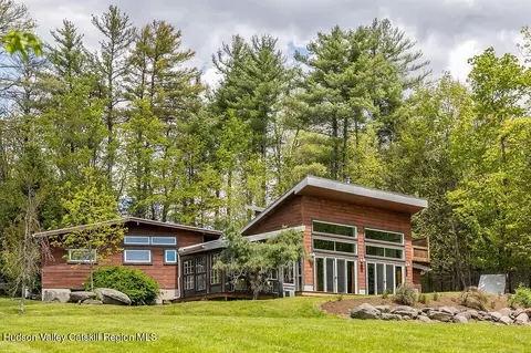36 Summers Ln, Woodstock, NY 12498