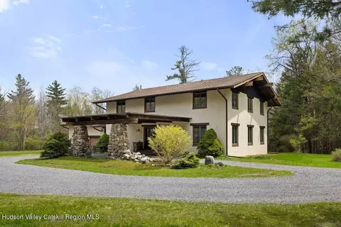 6424 Ny-23a, Tannersville, NY 12485