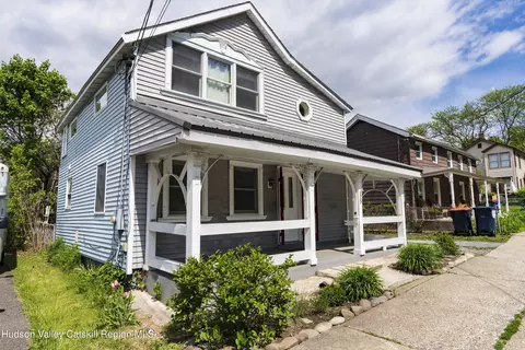 15 Charles St, Rhinebeck, NY 12572