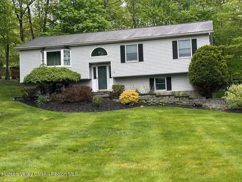 25 Cocoa Ln, Newburgh, NY 12550