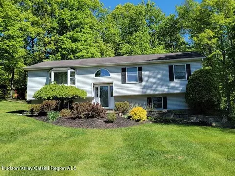 25 Cocoa Ln, Newburgh, NY 12550