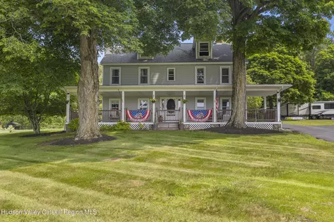 421 Orchard Dr, Wallkill, NY 12589