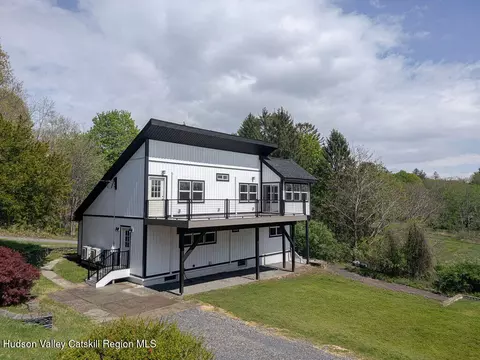 6 Wang Dr, Craryville, NY 12521