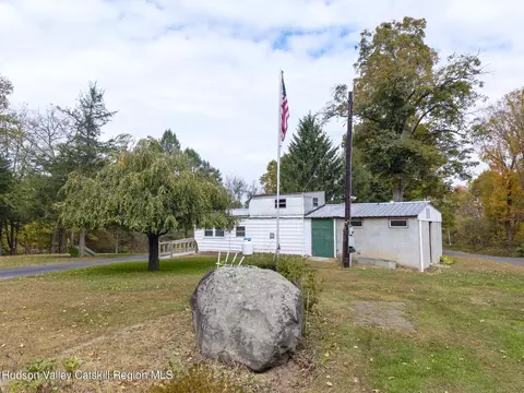 11 Millers Ln, New Paltz, NY 12561