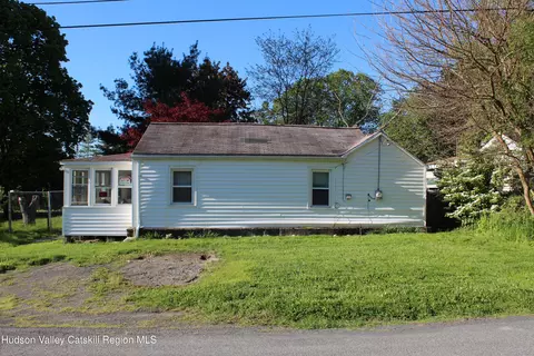 10 Ravish Rd, Hudson, NY 12534