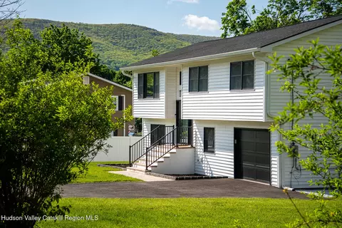 10 Scofield Rd #12508, Beacon, NY 12508