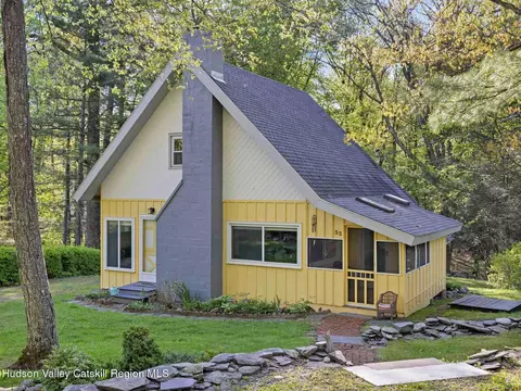 32 Ridge Rd, Shokan, NY 12481
