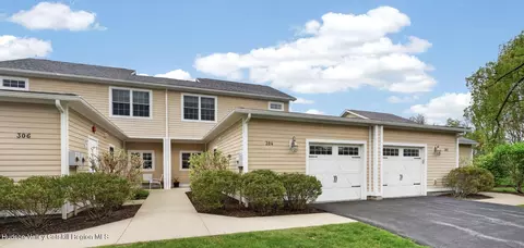 304 Ivy Trl, Rhinebeck, NY 12572