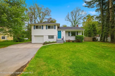 4 Lori St, Poughkeepsie, NY 12603