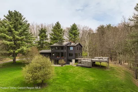41 Chicory Ln, Austerlitz, NY 12017