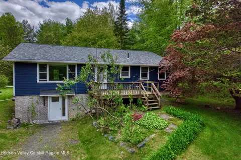638 Sleepy Hollow Rd, Athens, NY 12015