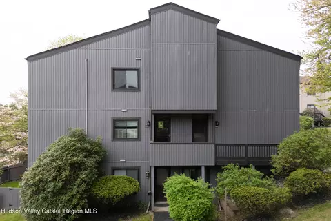 1608 Mulberry Ct, Poughkeepsie, NY 12603