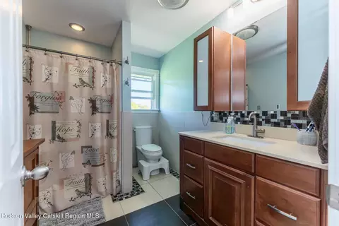 Bath - 715 Embought Rd, Catskill, NY 12414 photo 1 of 2