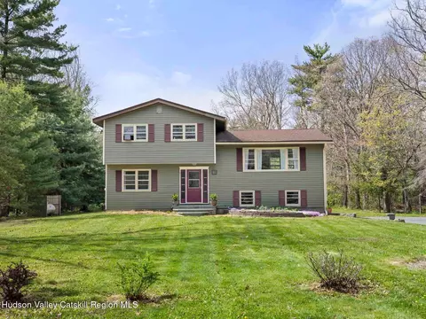 27 Marion Ave, Napanoch, NY 12458