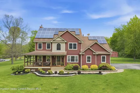 3 Jill Marie Cir, Wallkill, NY 12589