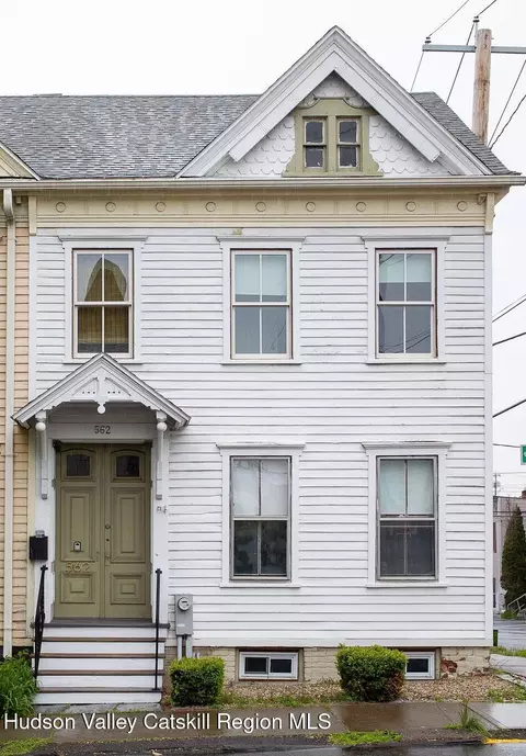 562 State St, Hudson, NY 12534