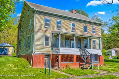 94 N Franklin St, Athens, NY 12015