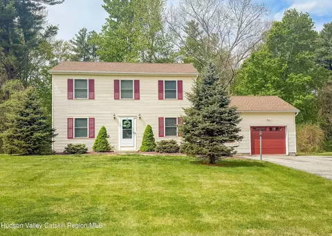 29 Colonial Dr, Tillson, NY 12486