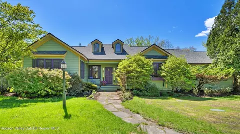 39 Brookfield Farm Ln, Valatie, NY 12184