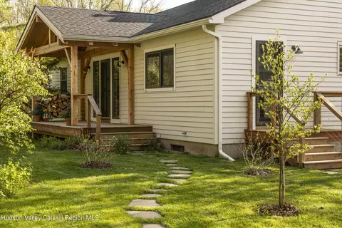 61 Schoolhouse Rd, East Chatham, NY 12060